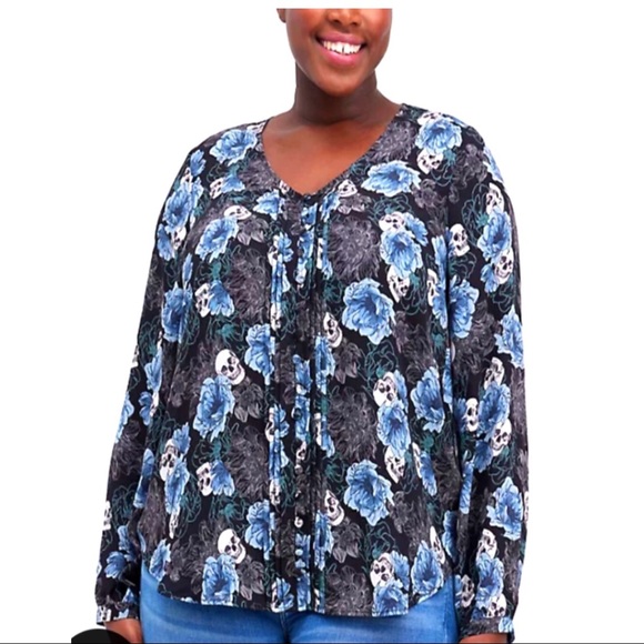 TORRID PINTUCK BLOUSE GEORGETTE FLIRAL SKULL BLACK.SIZE 2 X